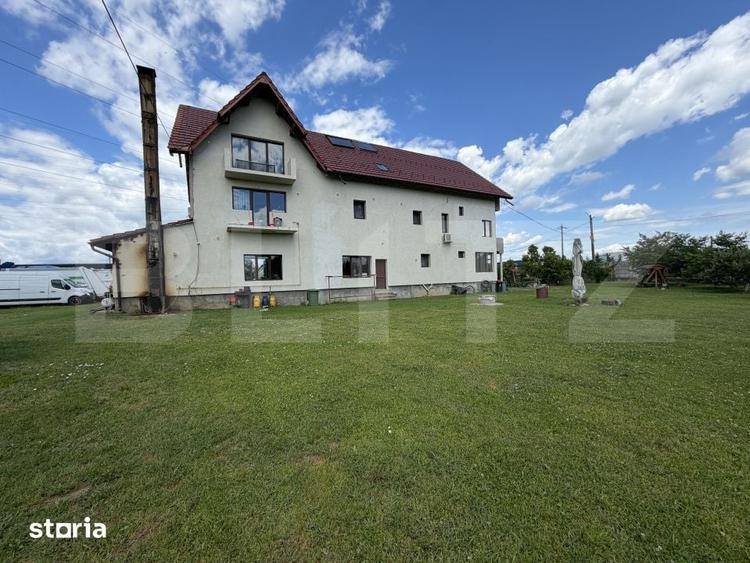 Casă cu 8 camere cu Teren 3000 Mp în Central