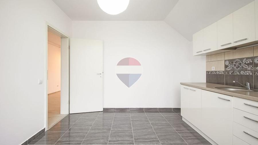 Apartament cu 4 camere decomandat, mobilat în Florilor
