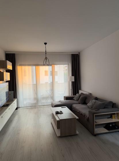 Apartament cu 2 camere semidecomandat, mobilat în Mihai Bravu