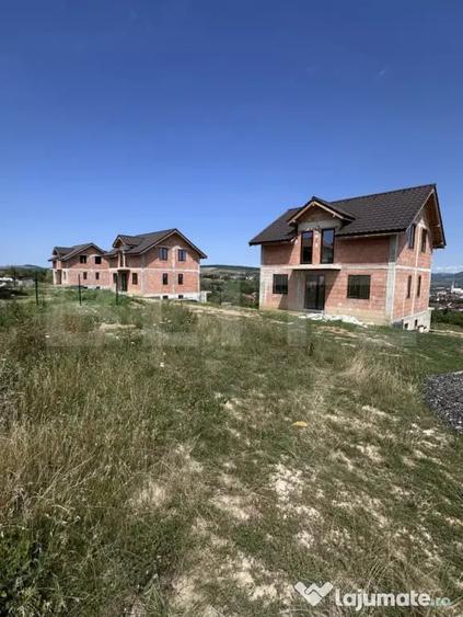 Casă cu 4 camere cu Teren 500 Mp în Dej