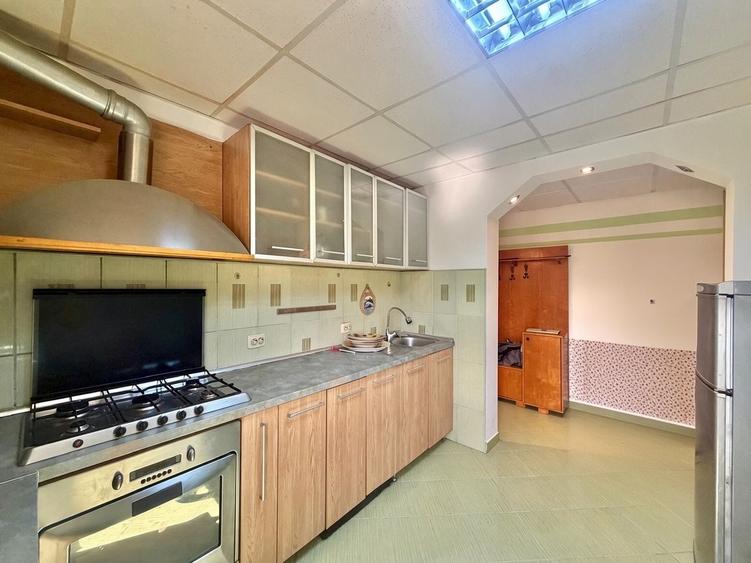 Apartament cu 2 camere semidecomandat, mobilat în Dâmbovița
