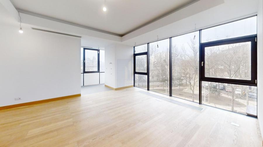 Apartament cu 3 camere semidecomandat în Eminescu
