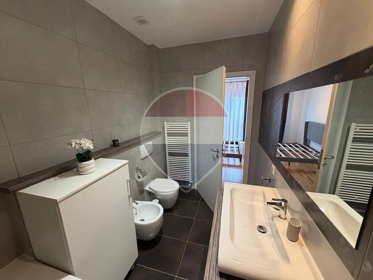 Apartament cu 4 camere decomandat în Central