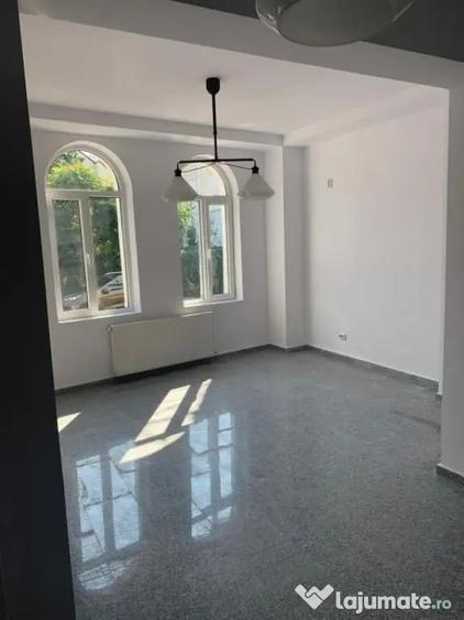 Casă cu 9 camere cu Teren 212 Mp în Dacia