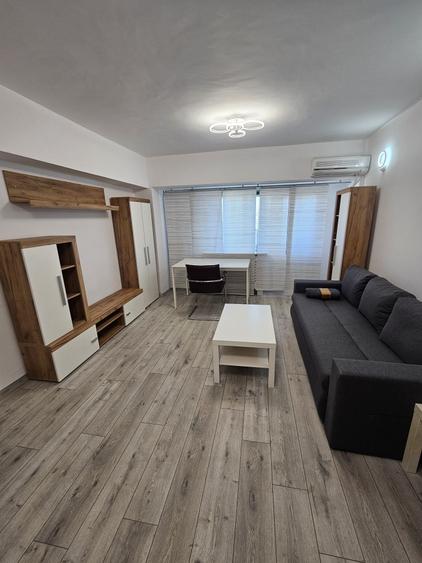 Apartament cu 3 camere, mobilat în Decebal