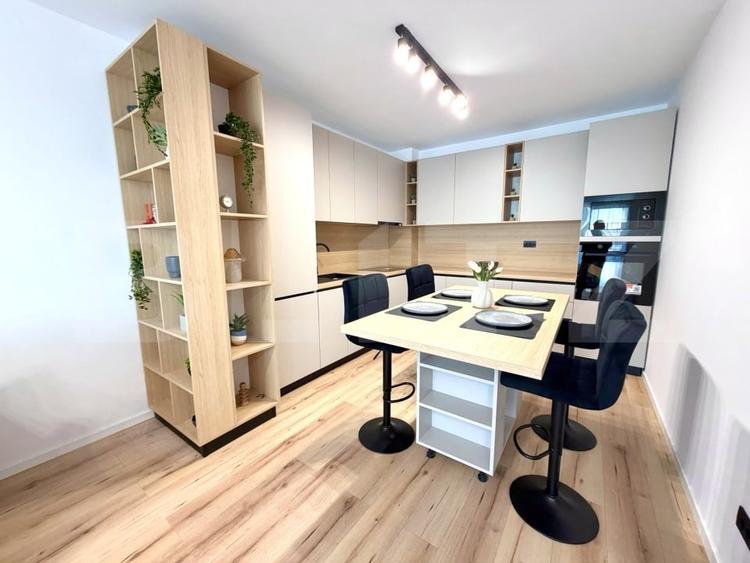 Apartament cu 2 camere semidecomandat, mobilat în Mărăști