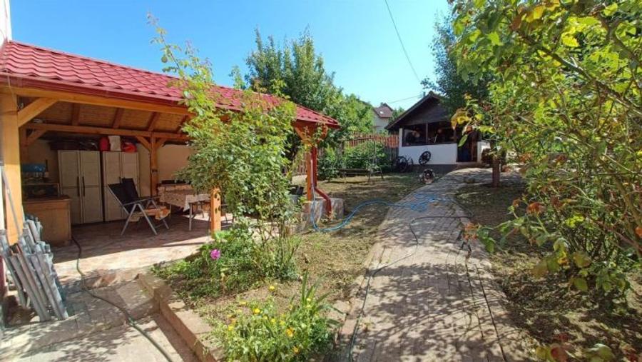 Casă cu 6 camere cu Teren 500 Mp în Iris