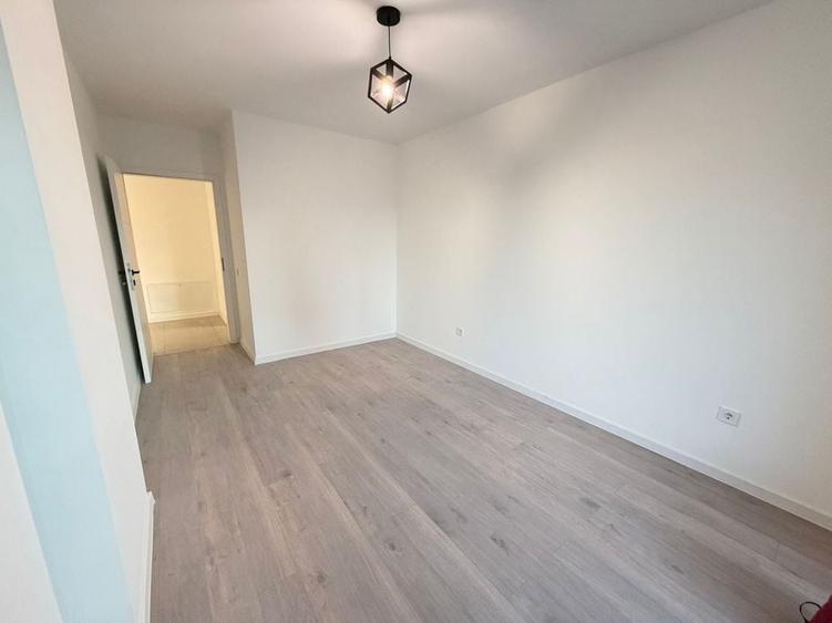 Apartament cu 3 camere semidecomandat în Florești