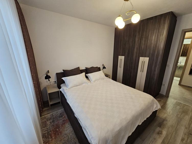 Apartament cu 2 camere decomandat în Tractorul
