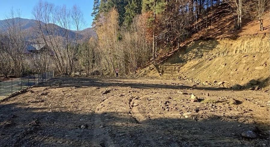 Teren de 2000 mp, în Poiana