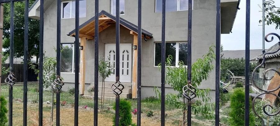 Casă cu 6 camere cu Teren 560 Mp în Central