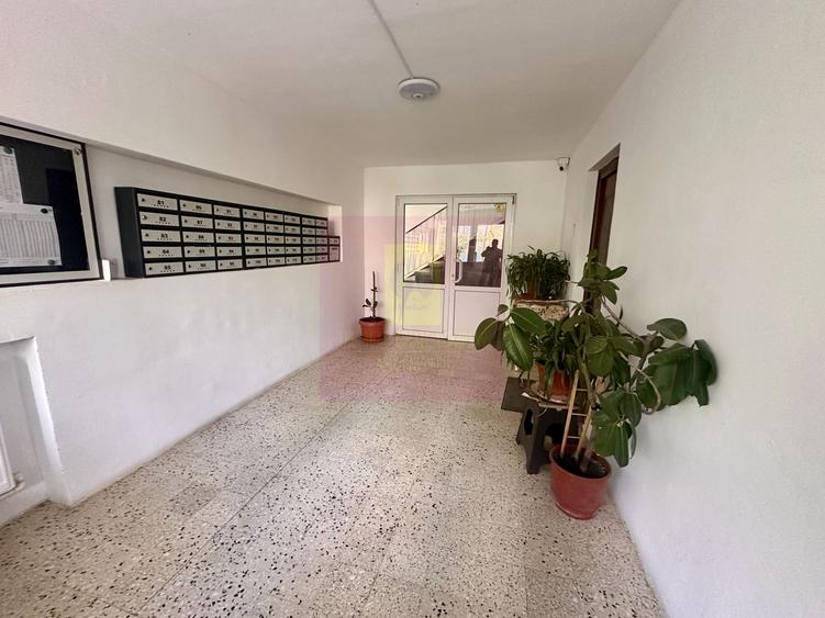 Apartament cu 3 camere decomandat în Berceni