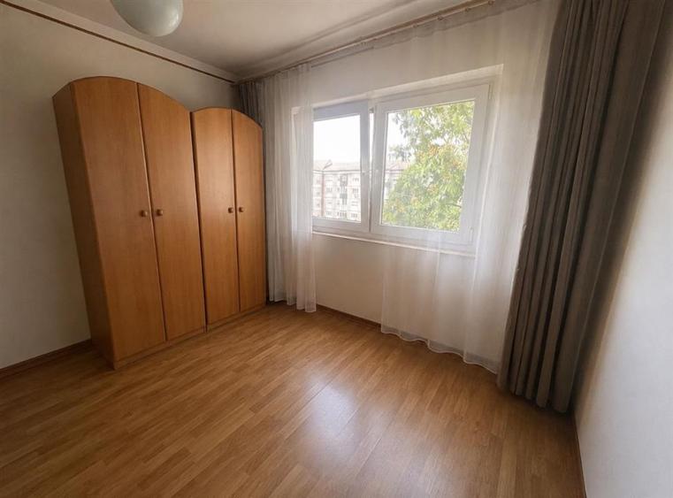 Apartament cu 3 camere decomandat în Nufărul