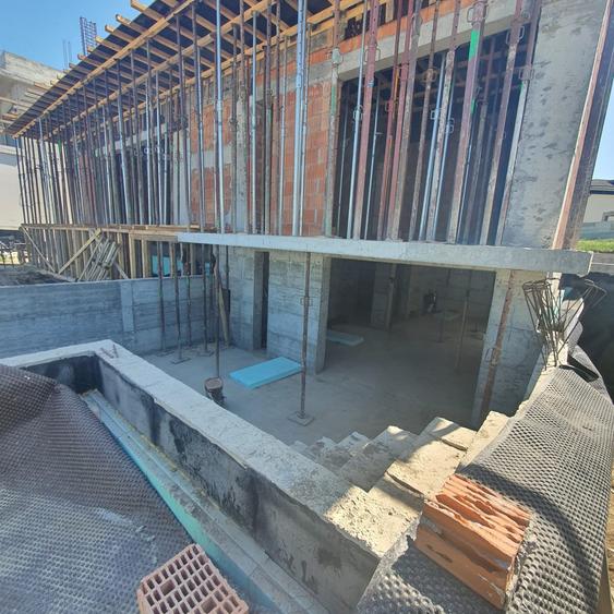 Casă individuală cu 6 camere cu Piscina în Palazu Mare