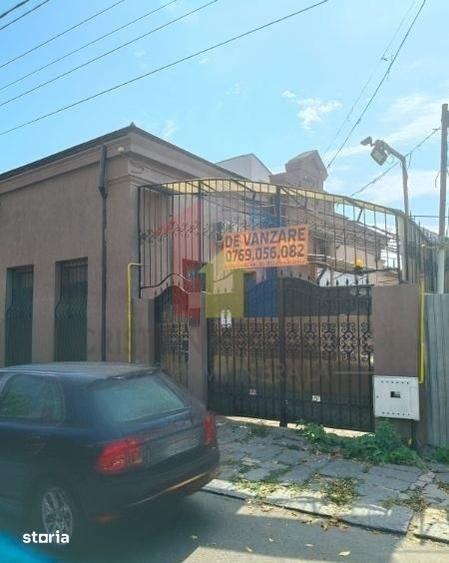 Casă cu 4 camere cu Teren 300 Mp în Central