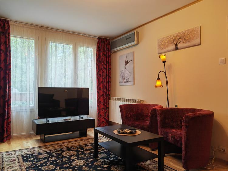 Apartament cu 3 camere semidecomandat în Titan