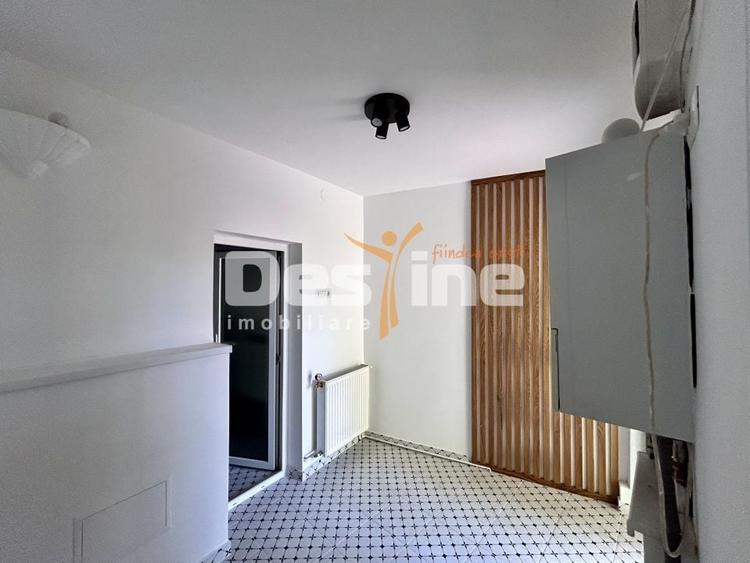 Casă individuală cu 9 camere cu Canalizare în Gheorghe Doja