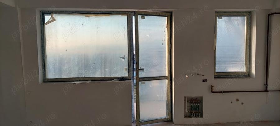 Apartament cu 3 camere semidecomandat în Central