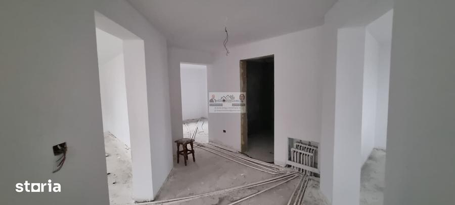Casă cu 5 camere cu Teren 504 Mp în Tătărăști