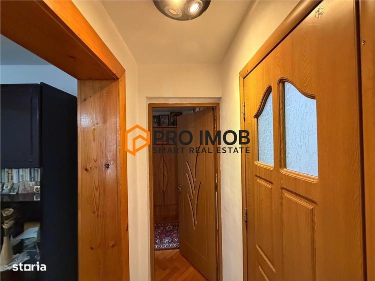 Apartament cu 4 camere semidecomandat în Micro 5