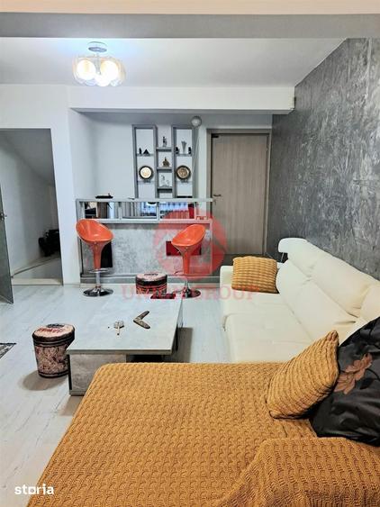 Casă cu 10 camere cu Teren 394 Mp în Central