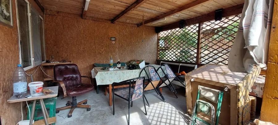 Casă cu 2 camere cu Teren 1040 Mp în Petrești