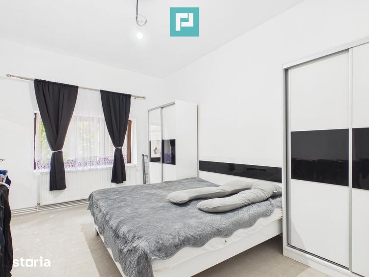Casă cu 7 camere cu Teren 90000 Mp în Central
