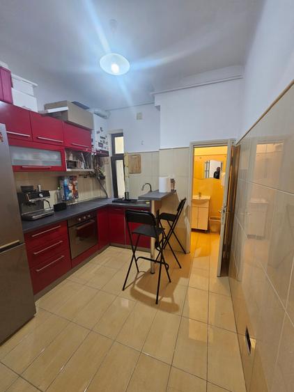 Apartament cu 4 camere decomandat în Calea Victoriei