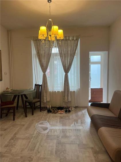 Casă cu 6 camere cu Teren 600 Mp în Sărărie