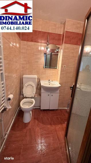 Apartament cu 3 camere semidecomandat în Nord