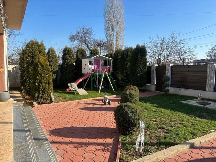 Casă cu 4 camere în Negoiești