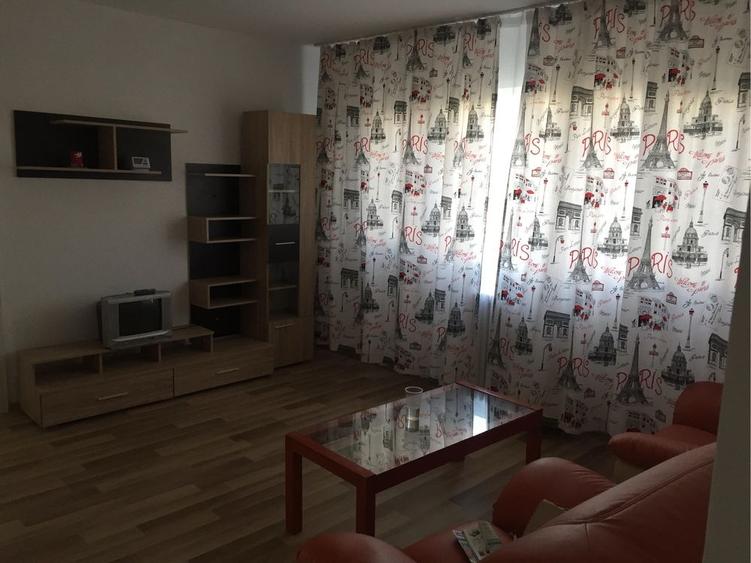 Apartament cu 3 camere decomandat în Exterior Vest