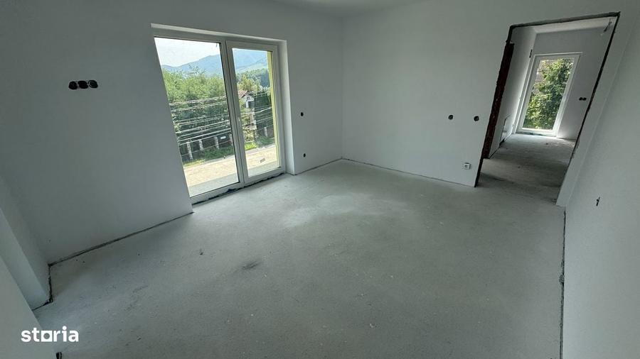 Casă cu 4 camere în Sadu