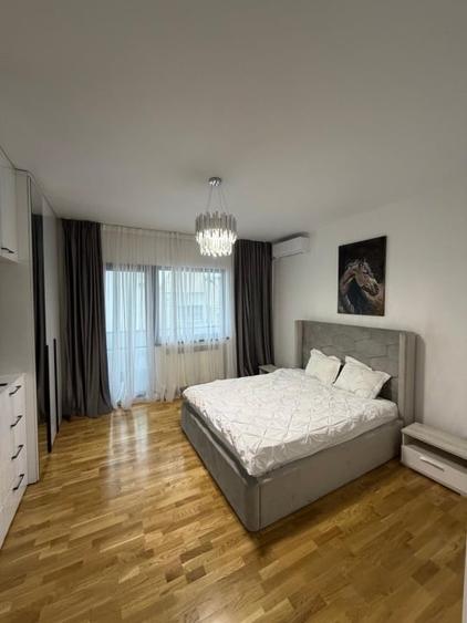 Apartament cu 3 camere semidecomandat, mobilat în Universitate