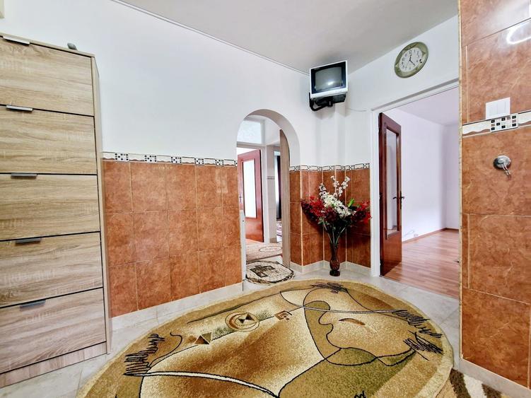 Apartament cu 3 camere decomandat în Drumul Carului