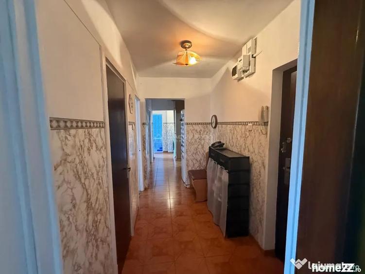 Apartament cu 3 camere decomandat în Tineretului