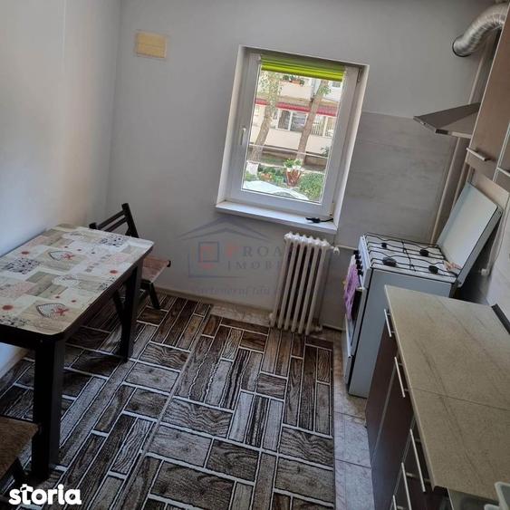 Apartament cu 2 camere semidecomandat, mobilat în Central