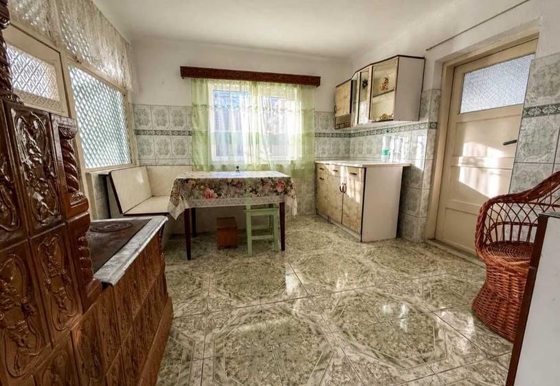 Casă cu 4 camere în Poienarii-Rali