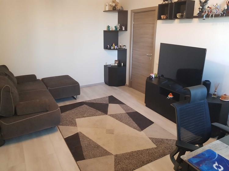 Apartament cu 2 camere semidecomandat în 1 Mai