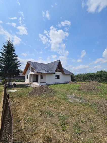 Casă cu Teren 1172 Mp în Zănești