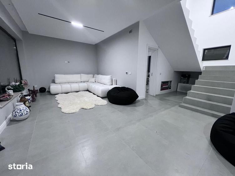 Casă cu 4 camere cu Teren 1000 Mp în Central