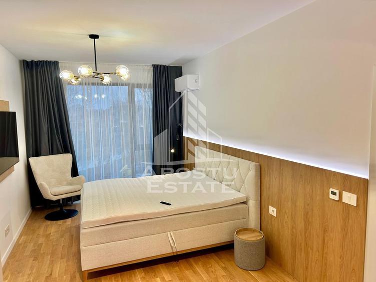 Apartament cu 4 camere semidecomandat, mobilat în Ultracentral
