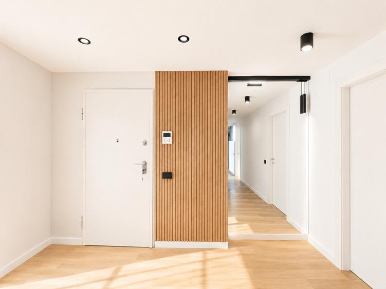 Apartament cu 3 camere semidecomandat în Herăstrău