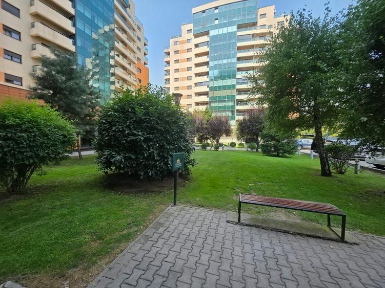 Apartament cu 3 camere semidecomandat în Grozăvești