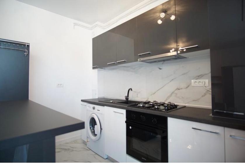 Apartament cu 3 camere decomandat în Mihai Bravu