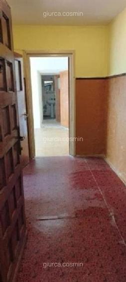 Apartament cu 3 camere semidecomandat în Berceni