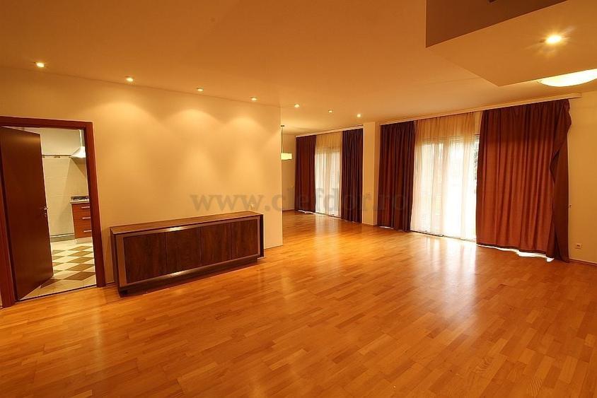 Casă cu 7 camere cu Piscina în Pipera