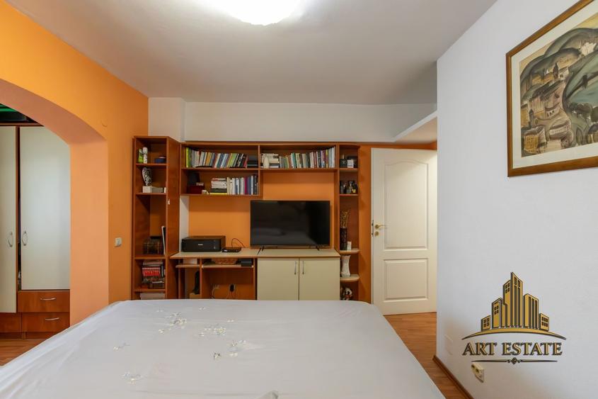 Apartament cu 4 camere decomandat, mobilat în Alexandru cel Bun