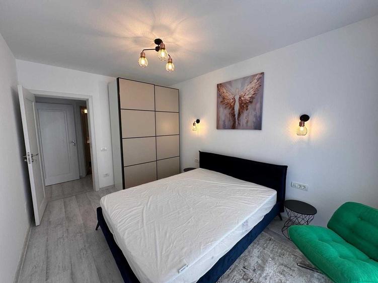 Apartament cu 3 camere semidecomandat în Roșu