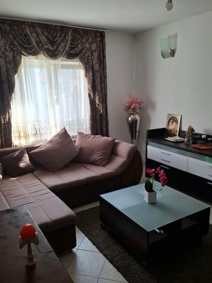 Apartament cu 4 camere decomandat în Vitan